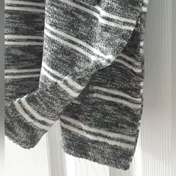 Anthropologie Postmark Grey and White Striped Swing Turtleneck Top Size XS. - Picture 5 of 7